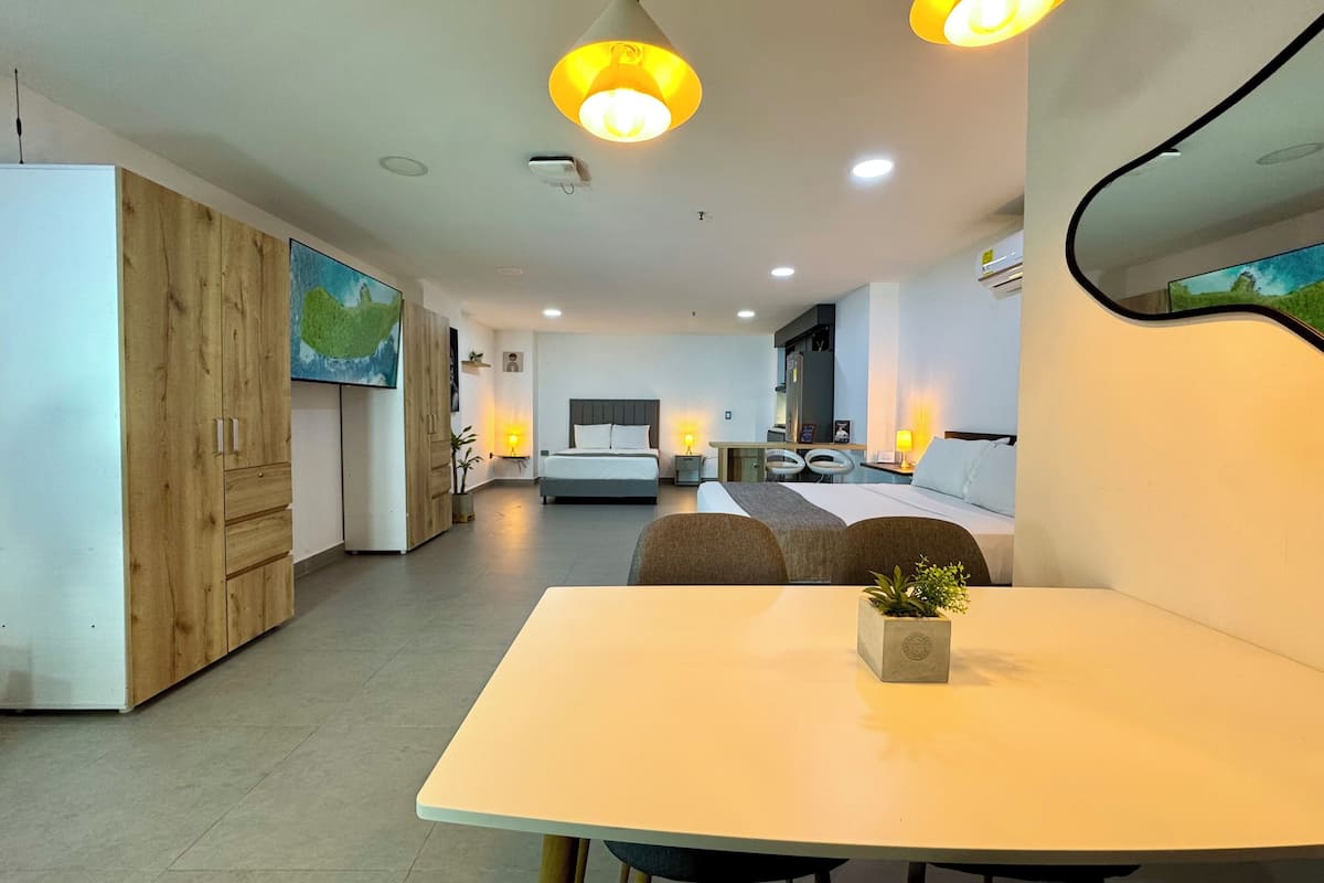 Estudio Deluxe, Aire acondicionado | 1 dormitorio, ropa de cama de alta calidad, wifi gratis y ropa de cama