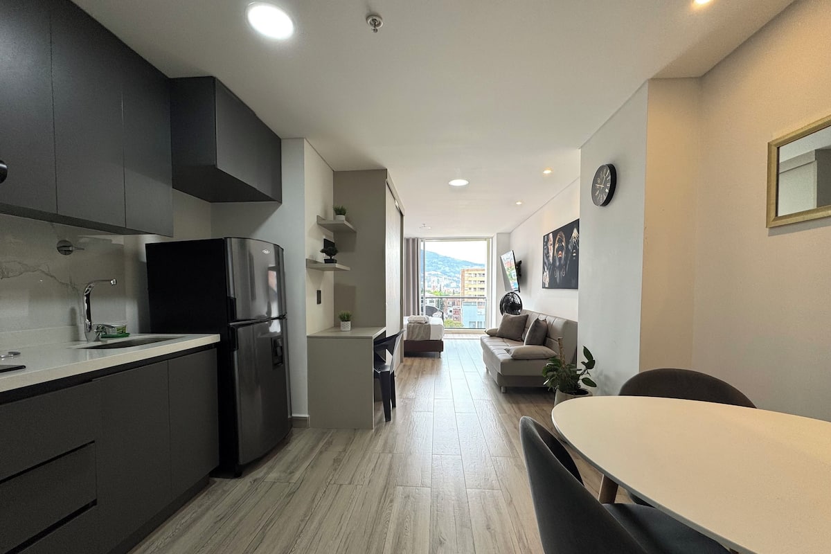 Estudio Deluxe, 1 habitación, balcón, vistas a la ciudad | 1 dormitorio, ropa de cama de alta calidad, wifi gratis y ropa de cama