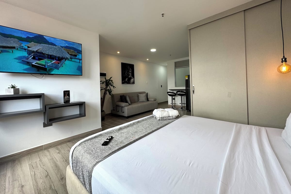 Estúdio luxo, 1 quarto, vista para a cidade | 1 quarto, roupas de cama premium, Wi-Fi de cortesia, roupa de cama
