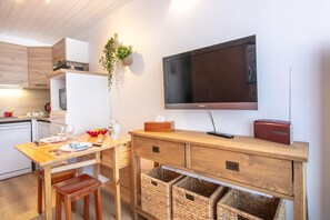 Kühlschrank, Mikrowelle, Ofen, Geschirrspüler
