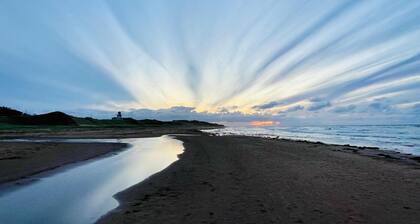 Water view cottage - Walk to Thunder Cove Beach!