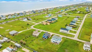 Exterior - Charming 4-bedroom house in Galveston with hot tub, family friendly! (Galveston)