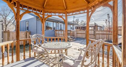 Broadway Bungalow: Pet-Friendly Urban Charm