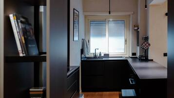 Kühlschrank, Ofen, Herdplatte, Geschirrspüler