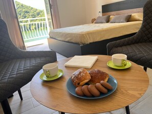 3 bedrooms, bed sheets
