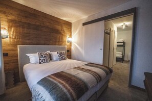 Deluxe Quadruple Room, Balcony, Mountain View - Hôtel Emeraude (Landry)