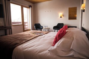Habitación doble Deluxe, vista al valle | Cortinas blackout, cunas gratuitas, wifi gratis y ropa de cama