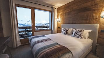 Deluxe Quadruple Room, Balcony, Mountain View | Premium bedding, Select Comfort beds, laptop workspace, blackout drapes
