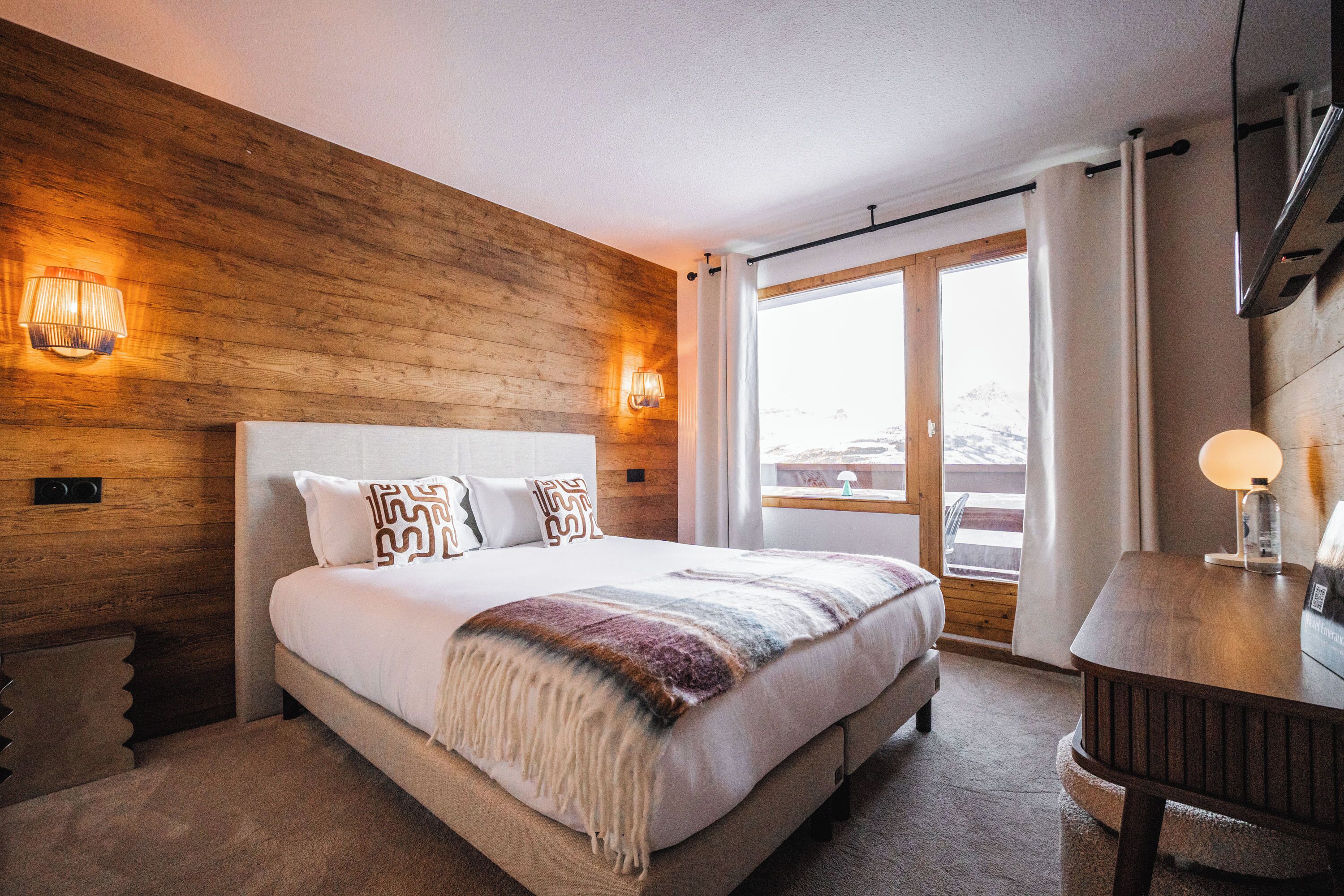 ستائر تعتيم وواي فاي مجانًا وملاءات أسرّة