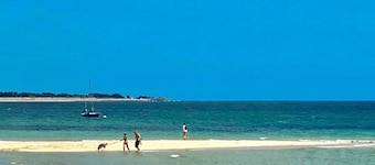300m from beach, 29°C pool, 5 bdrms, 4 baths, quiet, spacious