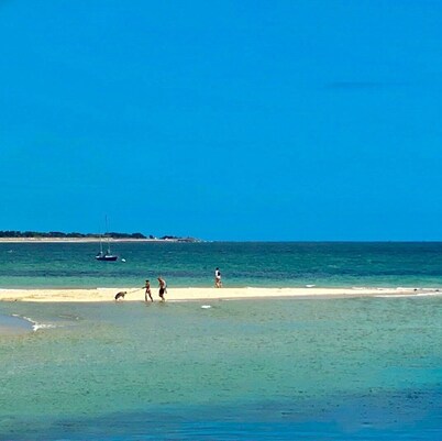300m from beach, 29°C pool, 5 bdrms, 4 baths, quiet, spacious