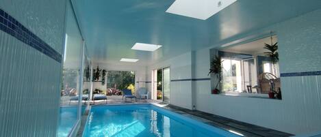 Indendørs pool, opvarmet pool