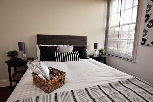 Derby 2 Bed House - University & City
