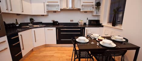Maison Premier, 2 chambres, 2 salles de bains, vue sur la ville | Cuisine privée | Grille-pain, congélateur