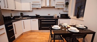 Derby 2 Bed House - University & City