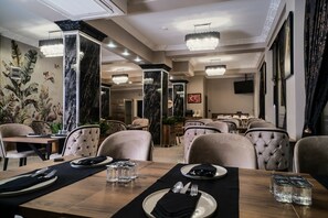 包含每日自助早餐