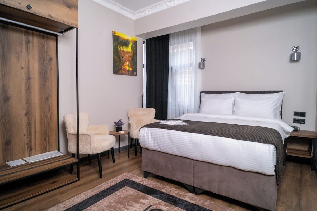 Premium bedding, minibar, in-room safe, desk