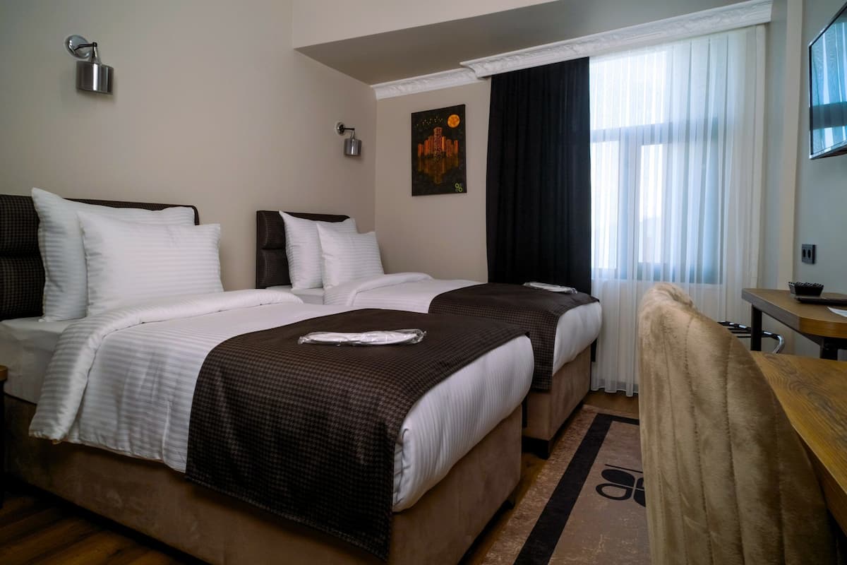 Comfort Twin Room | Premium bedding, minibar, in-room safe, desk