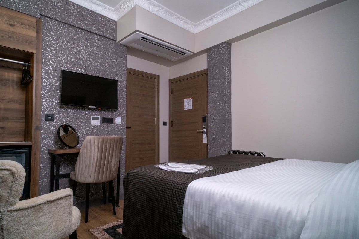 Premium bedding, minibar, in-room safe, desk