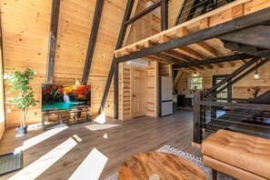 Smart TV, video games, books - Cozy Modern A-Frame, Pickleball, PrivateHot Tub, Fire Pit, Kids Playhouse (New Plymouth)