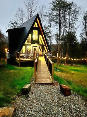 Exterior - Cozy Modern A-Frame, Pickleball, PrivateHot Tub, Fire Pit, Kids Playhouse (New Plymouth)