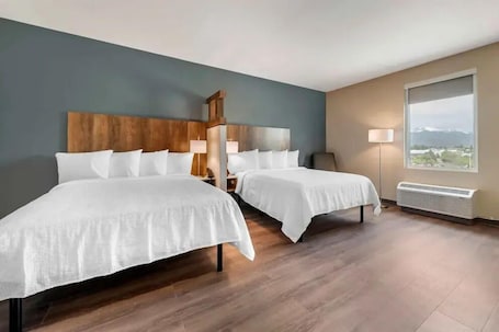 Premium Studio, 2 Queen Beds, Non Smoking, Refrigerator (Microwave) | Premium bedding, laptop workspace, iron/ironing board, free WiFi