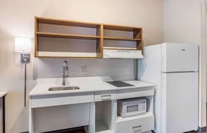 Full-sized fridge, microwave, stovetop, dishwasher