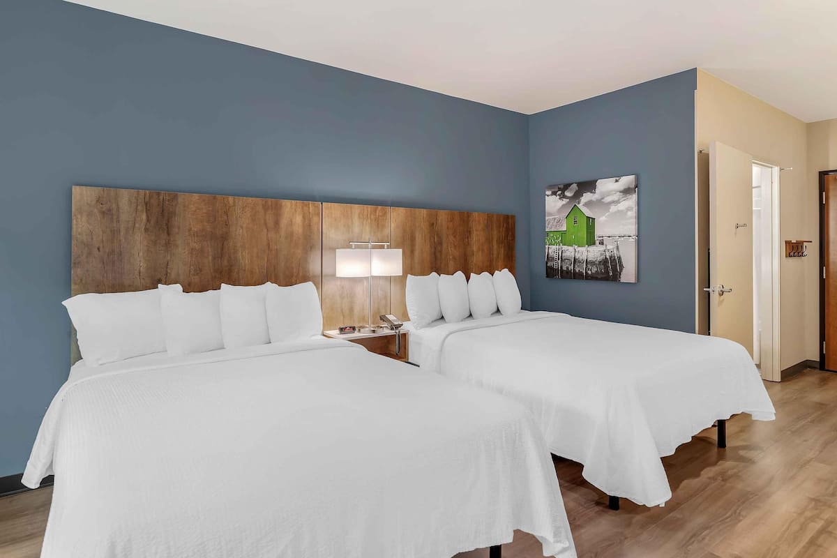 Premium bedding, laptop workspace, iron/ironing board, free WiFi