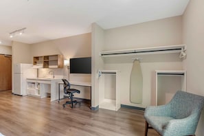 Premium bedding, laptop workspace, iron/ironing board, free WiFi