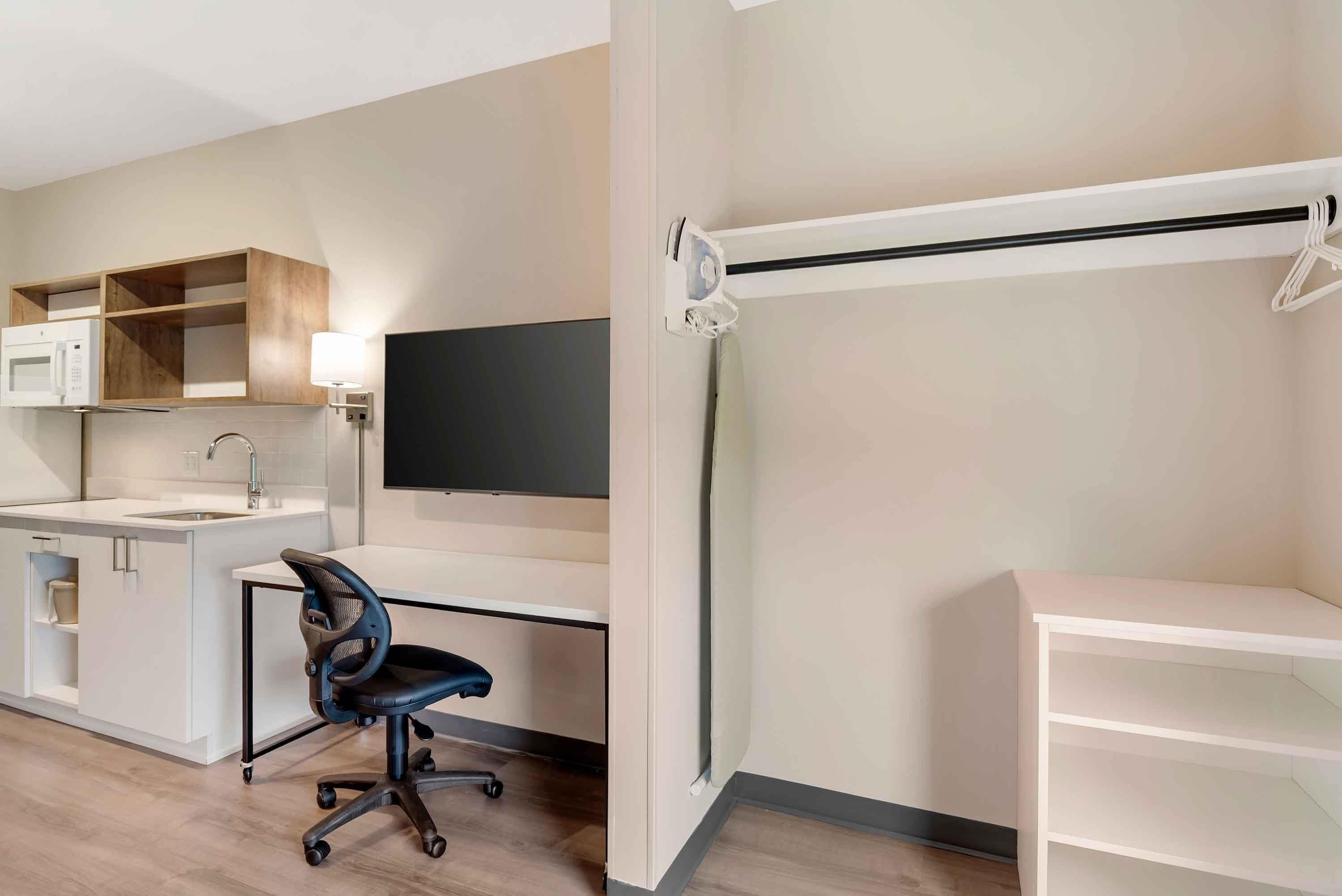 Premium bedding, laptop workspace, iron/ironing board, free WiFi