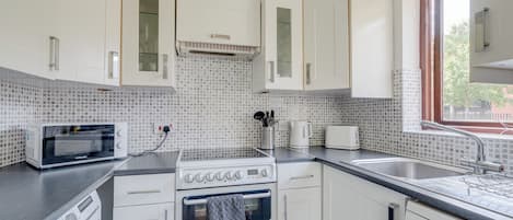 Apartment | Private kitchen | Fridge, microwave, oven, stovetop