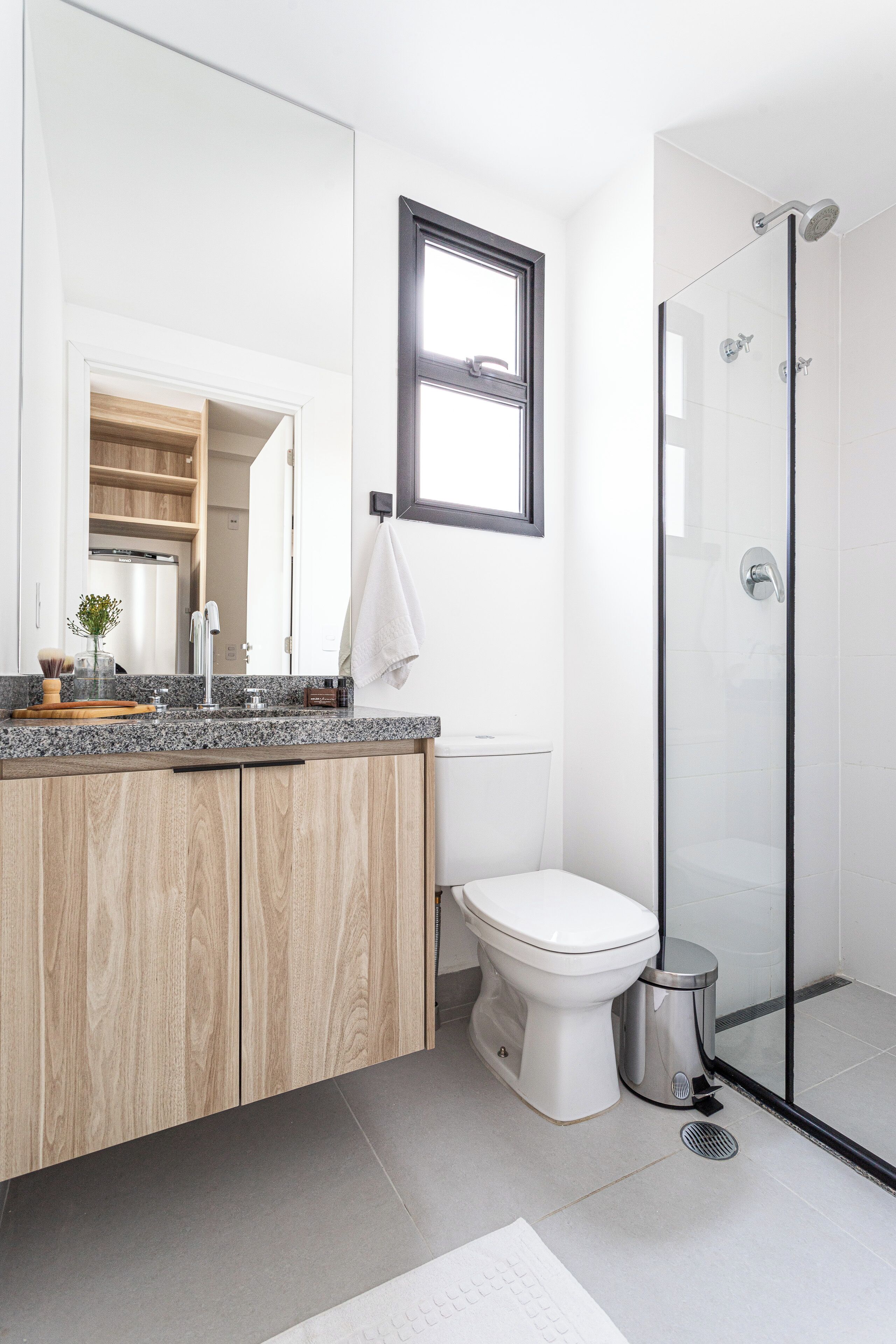 Executive Studio | Bathroom | Shower, hair dryer, towels