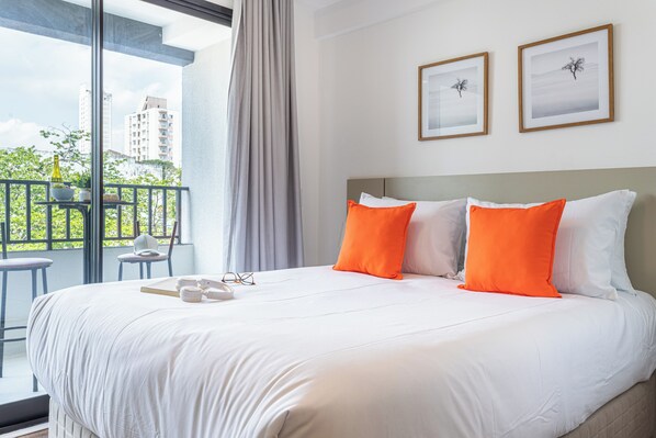 华丽开间 | 办公桌、免费 WiFi、床单