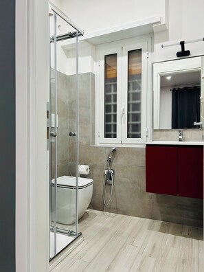Deluxe Double or Twin Room | Bathroom | Shower, hair dryer, towels, toilet paper - Cappadocia Rooms (Rome)
