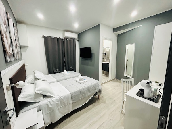 Comfort Double or Twin Room | In-room safe, desk, free WiFi - Cappadocia Rooms (Rome)