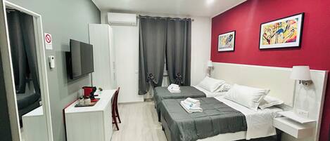 Deluxe Double or Twin Room | In-room safe, desk, free WiFi