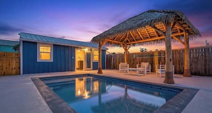 The Blue Pearl ~ PRIVATE POOL in the heart of Port A! & Detached Game Room!