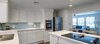 The Blue Pearl ~ Located in the heart of "Old Town" Port A & Detached Game Room!