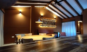 Apartment, 2 Bedrooms, Lake View | Living area