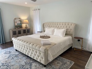 5 bedrooms, desk, travel cot, free WiFi