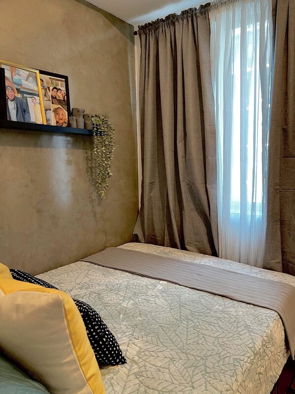 1 dormitorio, tabla de planchar con plancha, wifi y ropa de cama