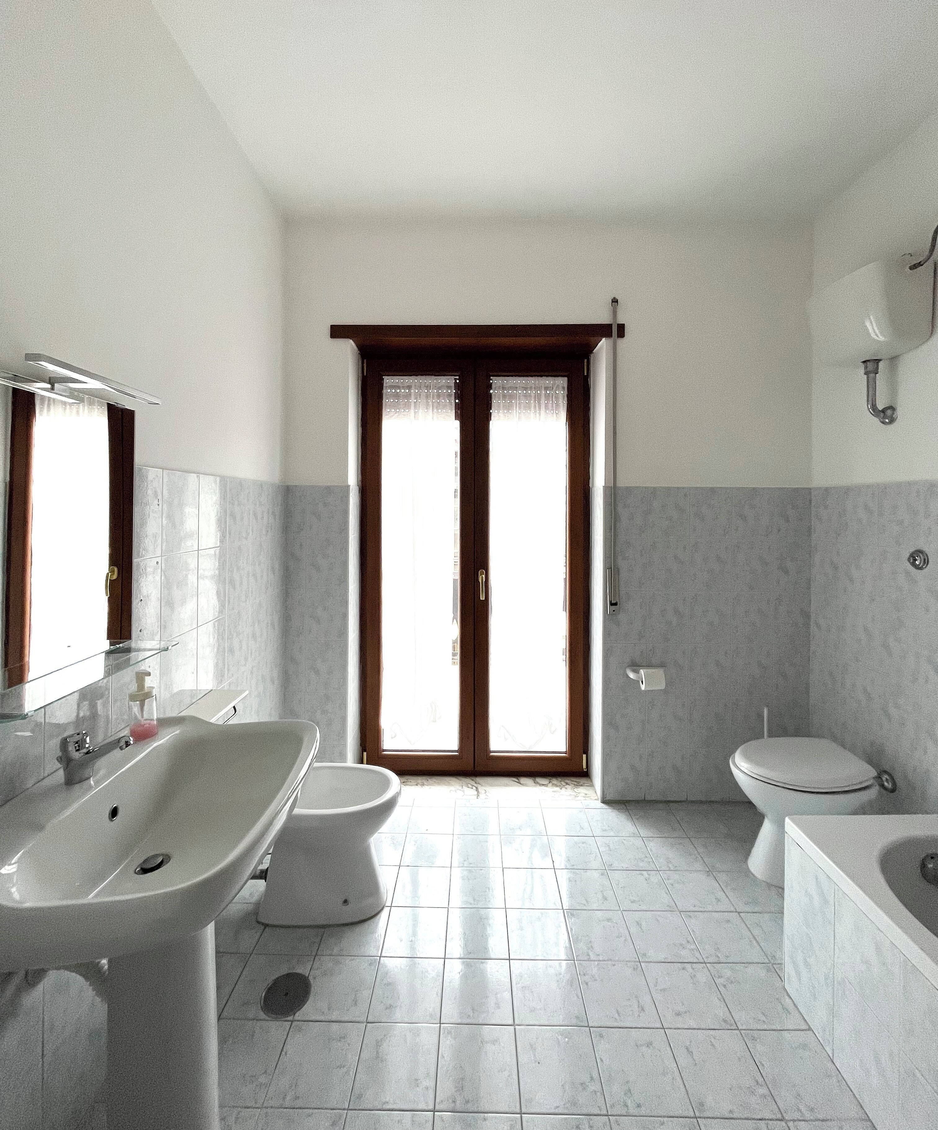 Doccia, asciugacapelli, bidet, asciugamani