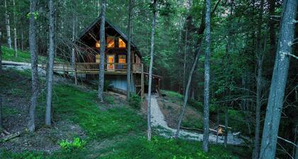 Hot Tub -Pet Friendly -Arcade & Corn Hole-Dock Access w/ a Canoe & Paddle Board