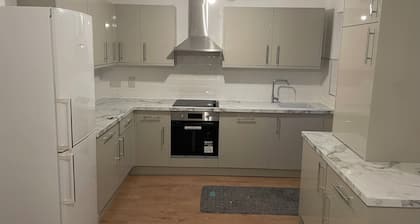 Beautiful quite 3 bedroom sleep 5 fully functioning home