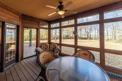 Cottage in the Woods - Farm Style 