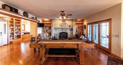 Cottage in the Woods - Farm Style