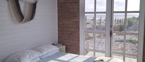 1 bedroom, bed sheets