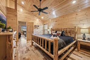 2 bedrooms, free WiFi, bed sheets - Hot Tub, Mountain views, Pool & Resort Escape! (gatlinburg)