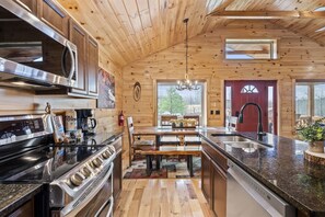 Fridge, microwave, oven, stovetop - Hot Tub, Mountain views, Pool & Resort Escape! (gatlinburg)