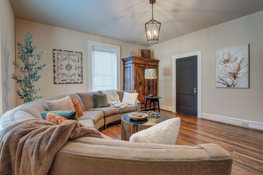 Historic 1880 2-bedroom Downtown Apartment - Bristol, TN